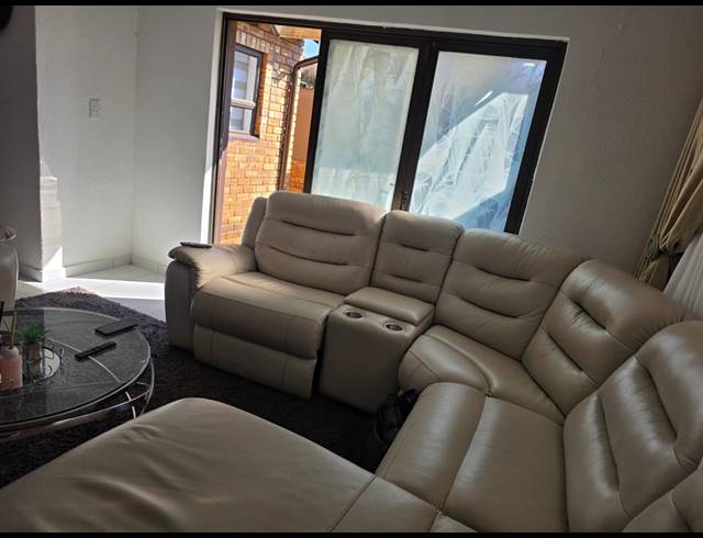 3 BEDROOM FREEHOLD FOR SALE IN GROBLERPARK